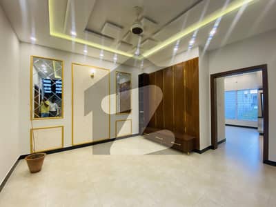 6 Marla Beautiful For Sale Prime Location,