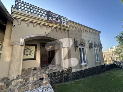 ڈی ایچ اے ڈیفینس فیز 2 ڈی ایچ اے ڈیفینس,اسلام آباد میں 5 کمروں کا 1 کنال مکان 10.5 کروڑ میں برائے فروخت۔