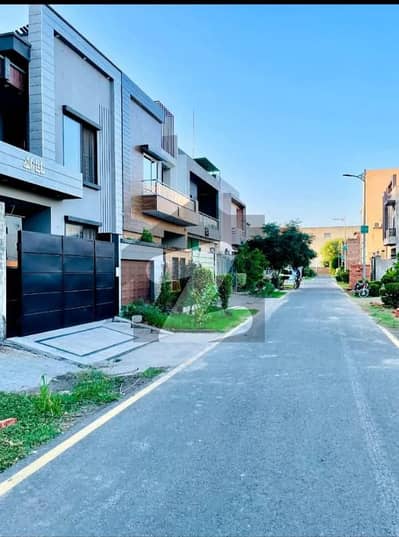 5 Marla Possession Plot Available for sale in Babar Block