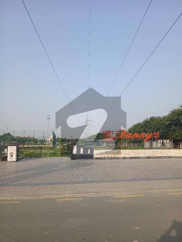 ستارہ ولاز فیصل آباد میں 2 کنال رہائشی پلاٹ 8.0 کروڑ میں برائے فروخت۔