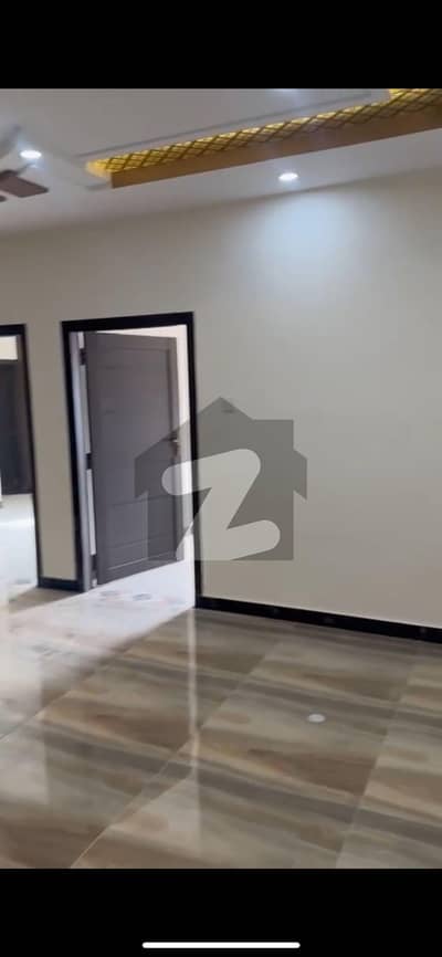 ناصر باغ روڈ پشاور میں 3 کمروں کا 7 مرلہ فلیٹ 1.5 کروڑ میں برائے فروخت۔