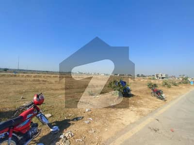 ڈی ایچ اے فیز 7 - بلاک ڈبلیو فیز 7,ڈیفنس (ڈی ایچ اے),لاہور میں 1 کنال رہائشی پلاٹ 3.8 کروڑ میں برائے فروخت۔