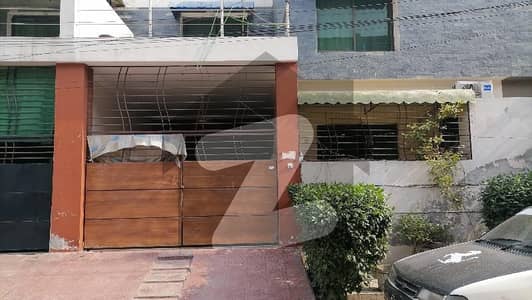 Perfect Prime Location 5 Marla House In Eden Gardens For Sale