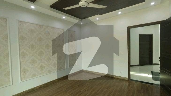 Raya Apartment: The Largest Luxury Unit in the Building Raya Apartment: The Largest Luxury Unit in the Building