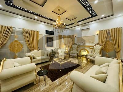 بش ایگزیکٹو ولاز ملتان میں 8 کمروں کا 3 کنال فارم ہاؤس 35.0 کروڑ میں برائے فروخت۔
