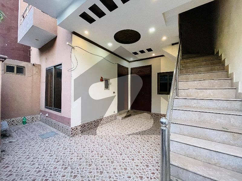 الرحمان گارڈن فیز 2 الرحمان گارڈن,لاہور میں 5 کمروں کا 6 مرلہ مکان 73.0 ہزار میں کرایہ پر دستیاب ہے۔ الرحمان گارڈن فیز 2 الرحمان گارڈن,لاہور میں 5 کمروں کا 6 مرلہ مکان 73.0 ہزار میں کرایہ پر دستیاب ہے۔