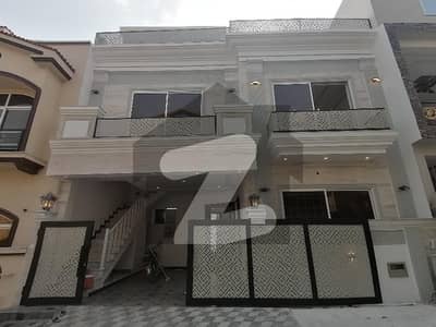 گلریز ہاؤسنگ سوسائٹی فیز 4 گلریز ہاؤسنگ سکیم,راولپنڈی میں 4 کمروں کا 5 مرلہ مکان 2.75 کروڑ میں برائے فروخت۔