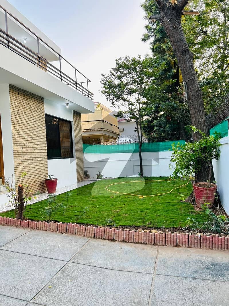 House For Rent F-8 House For Rent F-8