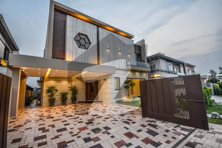 Modern Bungalow For Sale at Hot Location near Park Wateen Chowk Dolmen Mall