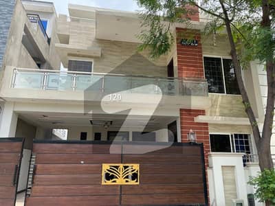 ٹاپ سٹی 1 - بلاک اے ٹاپ سٹی 1,اسلام آباد میں 6 کمروں کا 10 مرلہ مکان 4.0 کروڑ میں برائے فروخت۔
