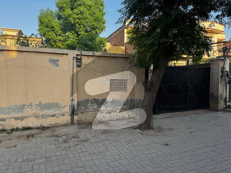 Prime Location House Available In Shalimar Colony For sale