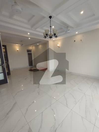 1 Kanal Upper Portion With Parking And Gas