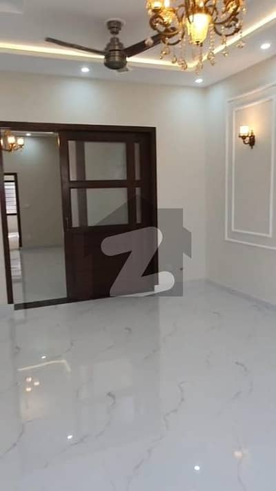 ٹاپ سٹی 1 - بلاک اے ٹاپ سٹی 1,اسلام آباد میں 5 کمروں کا 10 مرلہ مکان 4.2 کروڑ میں برائے فروخت۔