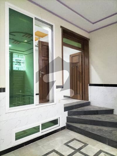 حیات آباد فیز 7 - ای5 حیات آباد فیز 7,حیات آباد,پشاور میں 8 کمروں کا 5 مرلہ مکان 1.15 لاکھ میں کرایہ پر دستیاب ہے۔
