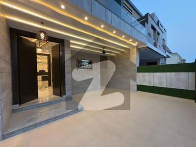 ڈی ایچ اے فیز 4 ڈیفنس (ڈی ایچ اے),لاہور میں 5 کمروں کا 1 کنال مکان 2.8 لاکھ میں کرایہ پر دستیاب ہے۔