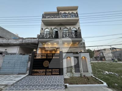 بسم اللہ ہاؤسنگ سکیم جی ٹی روڈ,لاہور میں 4 کمروں کا 4 مرلہ مکان 1.75 کروڑ میں برائے فروخت۔