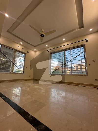 1 Kanal Triple Story House Available For Rent In G-13