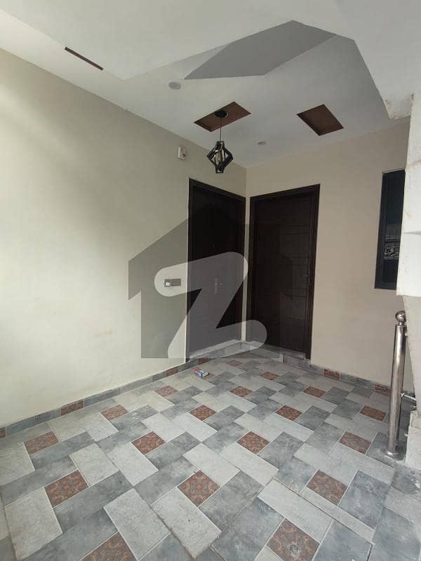 سلطان ٹاؤن لاہور میں 2 کمروں کا 5 مرلہ زیریں پورشن 45.0 ہزار میں کرایہ پر دستیاب ہے۔