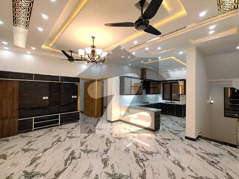 10 marla House urgent For Sale