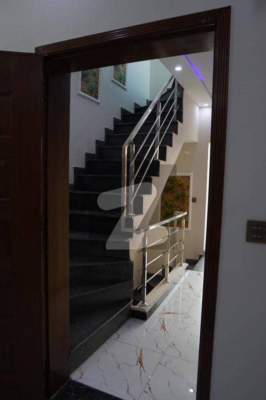 ایچیسن سوسائٹی لاہور میں 2 کمروں کا 3 مرلہ بالائی پورشن 30.0 ہزار میں کرایہ پر دستیاب ہے۔