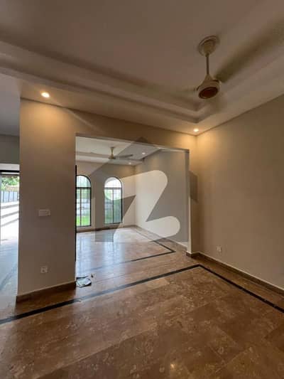 10Marla House With Gas For Rent