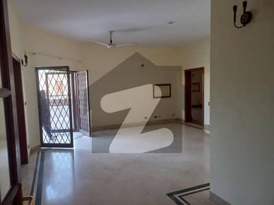 ڈی ایچ اے فیز 1 ڈیفنس (ڈی ایچ اے),لاہور میں 2 کمروں کا 1 کنال بالائی پورشن 70.0 ہزار میں کرایہ پر دستیاب ہے۔