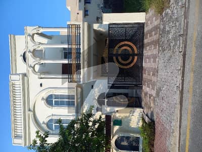 GOOD LOCATION GOOD CONSTRUCTION HOUSE FOR SALE EASTERN EXT BLOCK MORE DETAILS CONTACT ME