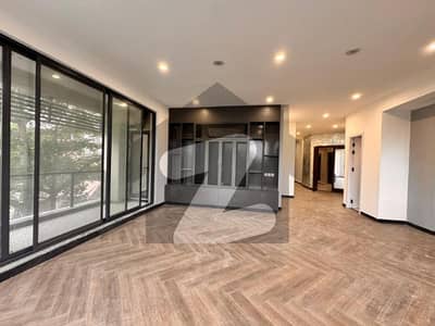 گلبرگ لاہور میں 2 کمروں کا 7 مرلہ فلیٹ 4.75 کروڑ میں برائے فروخت۔