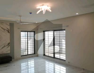 10 Marla Flat Is Available In Askari 11 - Sector D