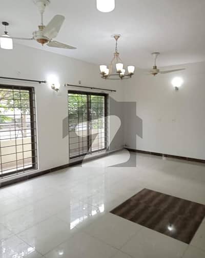 2nd Floor 3 bed Apartment For Rent in Askari 11 sector B