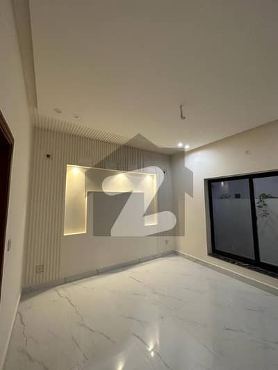 بش ایگزیکٹو ولاز ملتان میں 5 کمروں کا 6 مرلہ مکان 2.4 کروڑ میں برائے فروخت۔