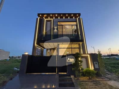 ڈی ایچ اے 9 ٹاؤن ڈیفنس (ڈی ایچ اے),لاہور میں 3 کمروں کا 5 مرلہ مکان 2.15 کروڑ میں برائے فروخت۔