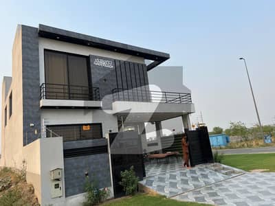 10 Marla Magnificent House On Ideal Location