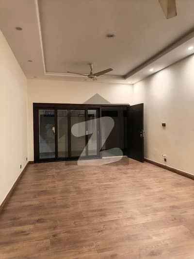 ایف ۔ 10 اسلام آباد میں 8 کمروں کا 1 کنال مکان 6.75 لاکھ میں کرایہ پر دستیاب ہے۔