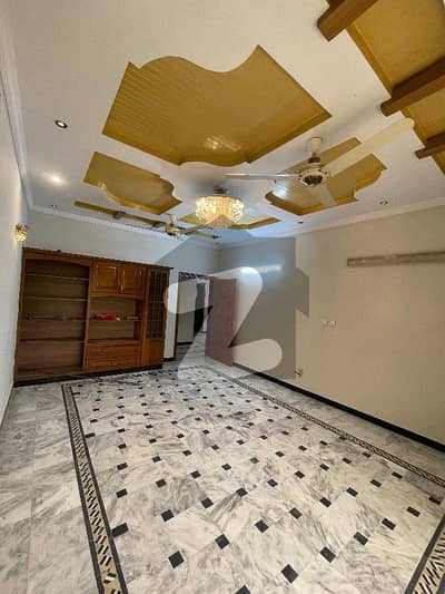 ایف ۔ 11 اسلام آباد میں 5 کمروں کا 10 مرلہ مکان 8.5 کروڑ میں برائے فروخت۔