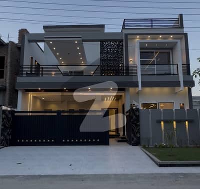 Modern 10 Marla Luxury House With Elegant Elevation For Sale