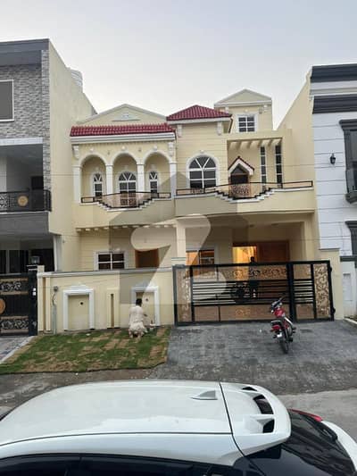 بی ۔ 17 اسلام آباد میں 4 کمروں کا 7 مرلہ مکان 3.6 کروڑ میں برائے فروخت۔