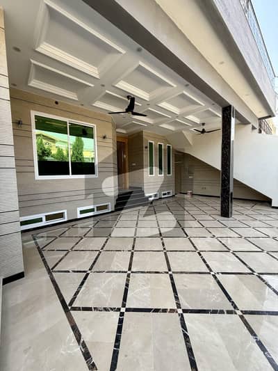 Phase 4 Fresh 10 Marla Solid House On Prime Location. .