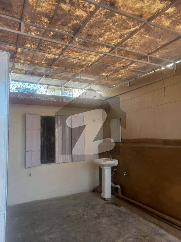 UPPER PORTION FOR RENT Reqird female/ small famliy UPPER PORTION FOR RENT Reqird female/ small famliy