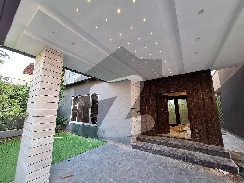 سعید کالونی - نیو گارڈن بلاک سعید کالونی,فیصل آباد میں 5 کمروں کا 13 مرلہ مکان 7.5 کروڑ میں برائے فروخت۔ سعید کالونی - نیو گارڈن بلاک سعید کالونی,فیصل آباد میں 5 کمروں کا 13 مرلہ مکان 7.5 کروڑ میں برائے فروخت۔