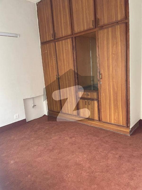 G-10/4 UPPER PORTION AVAILABLE FOR RENT