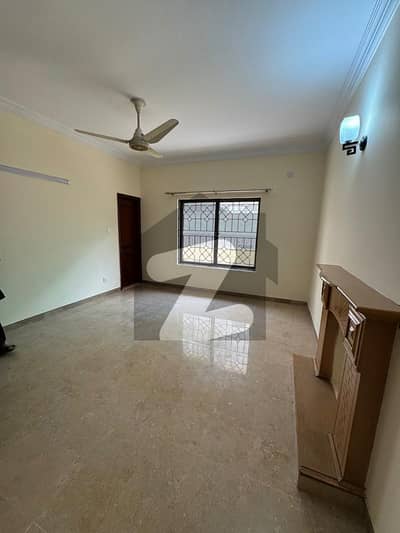 F-11/2 30x70 Old House Triple Storey Available For Sale