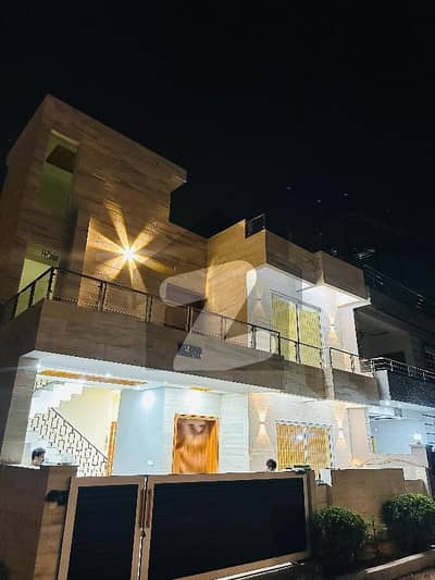 بنی گالہ اسلام آباد میں 5 کمروں کا 10 مرلہ مکان 4.0 کروڑ میں برائے فروخت۔