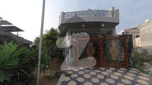 جناح گارڈنز فیز 1 جناح گارڈنز,ایف ای سی ایچ ایس,اسلام آباد میں 4 کمروں کا 8 مرلہ مکان 2.5 کروڑ میں برائے فروخت۔ جناح گارڈنز فیز 1 جناح گارڈنز,ایف ای سی ایچ ایس,اسلام آباد میں 4 کمروں کا 8 مرلہ مکان 2.5 کروڑ میں برائے فروخت۔