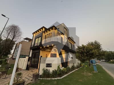DHA RAHBAR MODREN STYLE MOST BEAUTIFUL CORNER GOUSE ON 50 FT WIDE ROAD IS AVAILABLE FOR SALE