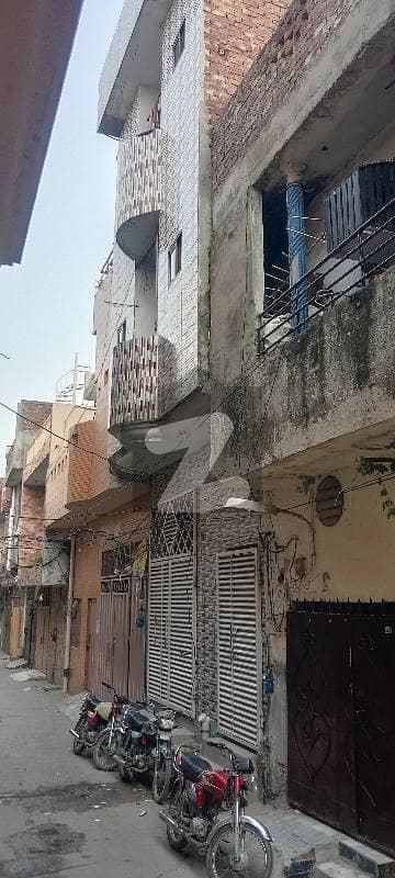 غازی روڈ کینٹ,لاہور میں 6 کمروں کا 3 مرلہ مکان 1.05 کروڑ میں برائے فروخت۔