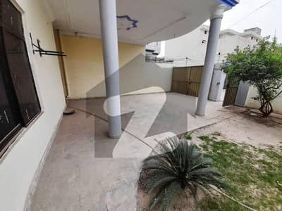 سبزہ زار کالونی ملتان میں 5 کمروں کا 1 کنال مکان 3.5 کروڑ میں برائے فروخت۔