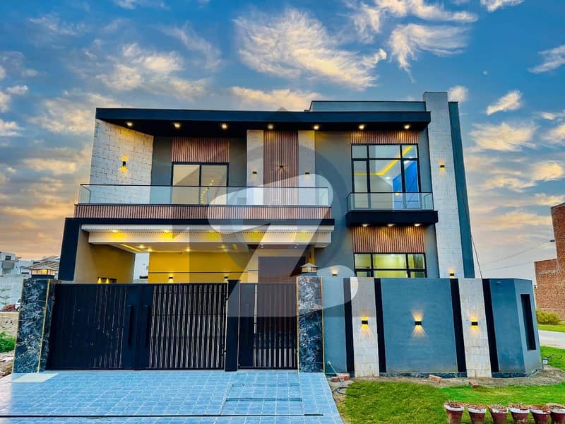 10 marla Designer House - Corner