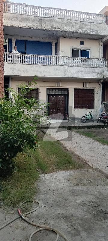 11 Marla Triple Story House For Sale.