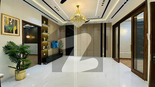 بش ایگزیکٹو ولاز ملتان میں 5 کمروں کا 10 مرلہ مکان 3.14 کروڑ میں برائے فروخت۔